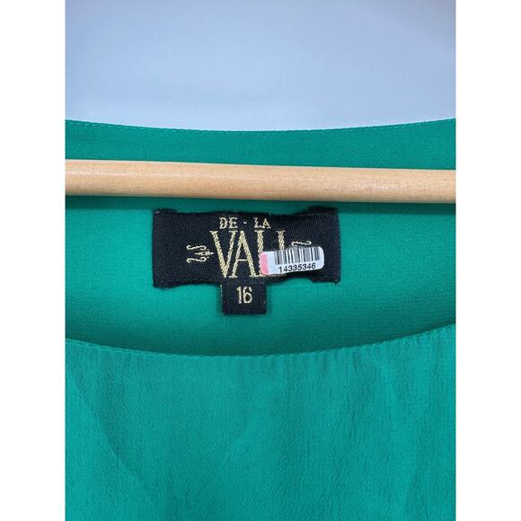 De La Vali Presley Gown in Kelly Green - Picture 4 of 9